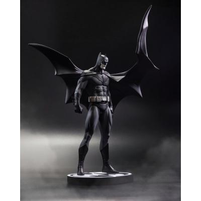 DC Direct Estatua a Batman Black & White Batman (by Jorge Jimenez) 27 cm