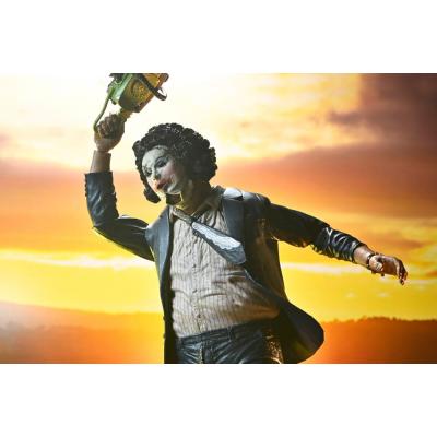 La Matanza de Texas Figura Clothed Ultimate Pretty Woman Leatherface 50th Anniversary 20 cm
