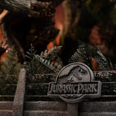 Parque Jurásico Estatua 1/20 Demi Art Scale T-Rex Chase 30 cm