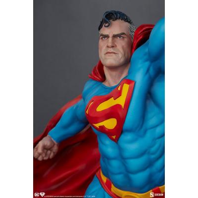 DC Comics Estatua Premium Format Superman 84 cm