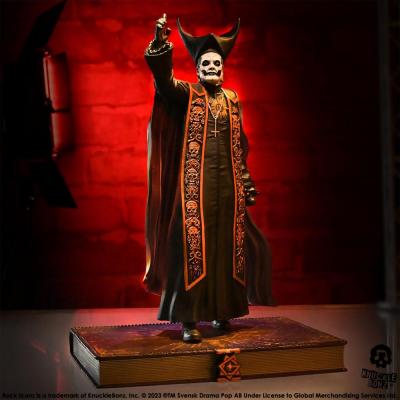 Ghost Estatua Rock Iconz 1/9 Papa Emeritus IV (Black Robes) 22 cm