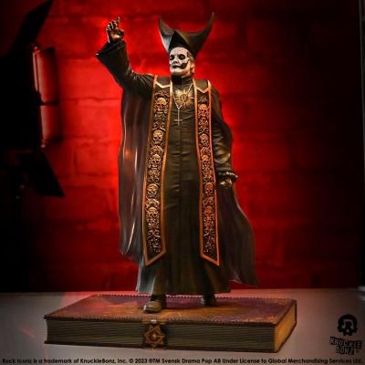 Ghost Estatua Rock Iconz 1/9 Papa Emeritus IV (Black Robes) 22 cm