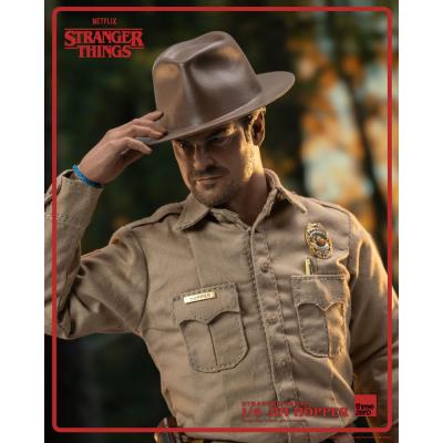 Stranger Things Figura 1/6 Jim Hopper (Season 1) 32 cm