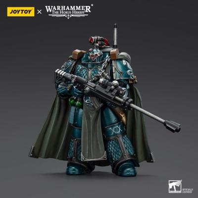 Warhammer The Horus Heresy Figura Alpha Legion Exodus The One who is Many With Sniper Rifle And Power Dagger 20 cm