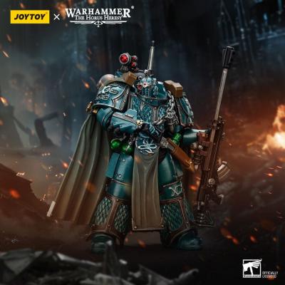 Warhammer The Horus Heresy Figura Alpha Legion Exodus The One who is Many With Sniper Rifle And Power Dagger 20 cm
