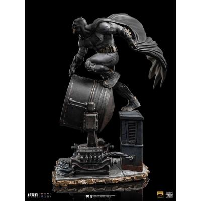 Zack Snyder's Justice League Estatua 1/10 Deluxe Art Scale Batman on Batsignal 28 cm