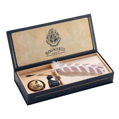 Harry Potter Réplica Pluma de Escribir Hogwarts con Papel con Cabeza de Hogwarts 31 cm