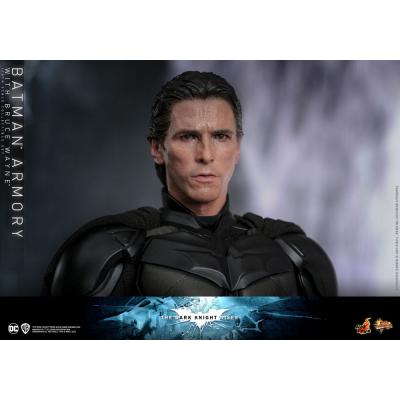 El caballero oscuro: La leyenda renace Figuras y Diorama Movie Masterpiece 1/6 Batman Armory with Bruce Wayne 30 cm
