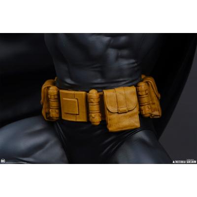 DC Comics Estatua 1/6 Batman (Black and Gray Edition) 50 cm
