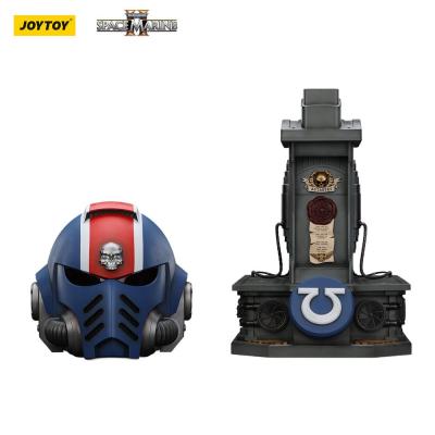 Warhammer 40,000: Space Marine 2 Réplica Ultramarines Lieutenant Titus casco con expositor 44 cm