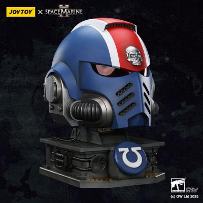 Warhammer 40,000: Space Marine 2 Réplica Ultramarines Lieutenant Titus casco con expositor 44 cm