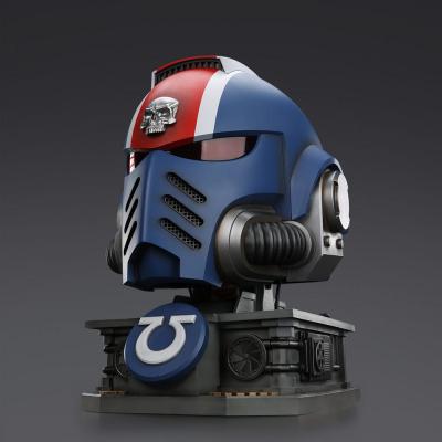 Warhammer 40,000: Space Marine 2 Réplica Ultramarines Lieutenant Titus casco con expositor 44 cm